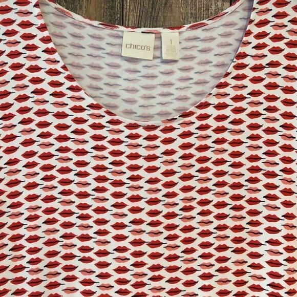 Chico’s Sz 1/S Red & Pink Lips Short Sleeve Casual Fun Relaxed Fit T-Shirt - Picture 4 of 7